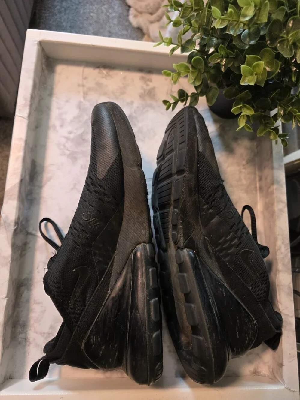 Nike Men’s Air Max 270 All-Black Athletic Sneakers Size 9